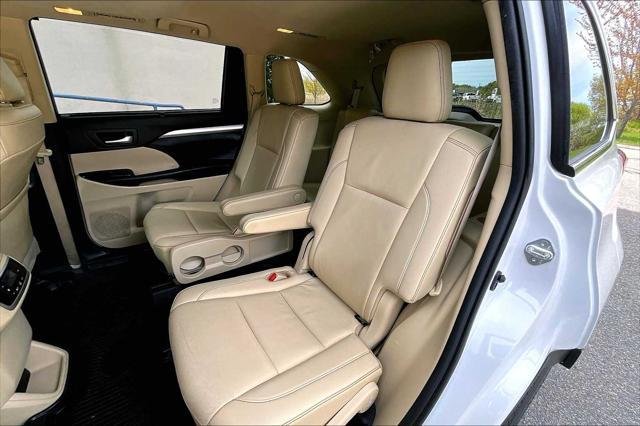 used 2019 Toyota Highlander car, priced at $31,900