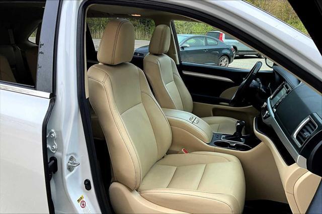 used 2019 Toyota Highlander car, priced at $31,900