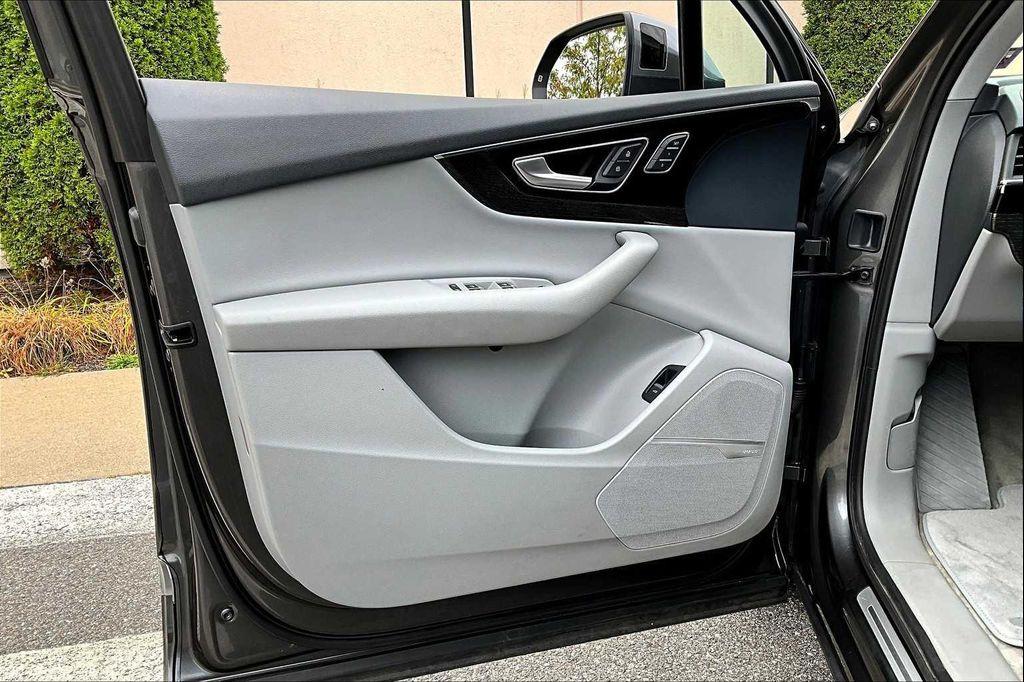 used 2019 Audi Q7 car, priced at $20,106