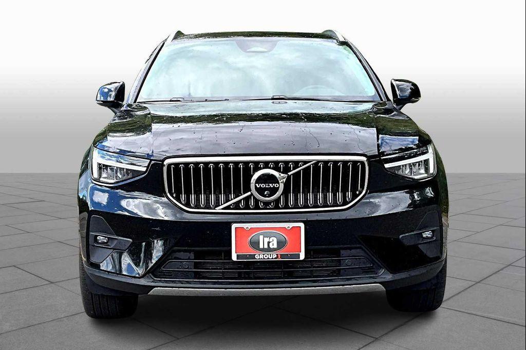used 2025 Volvo XC40 car, priced at $35,552