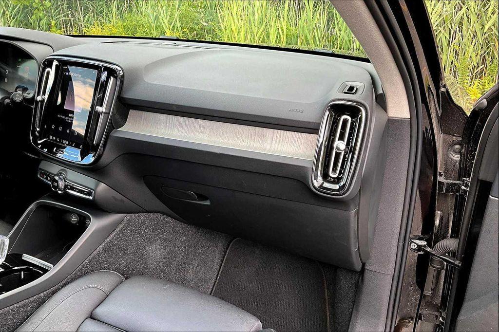 used 2025 Volvo XC40 car, priced at $35,552