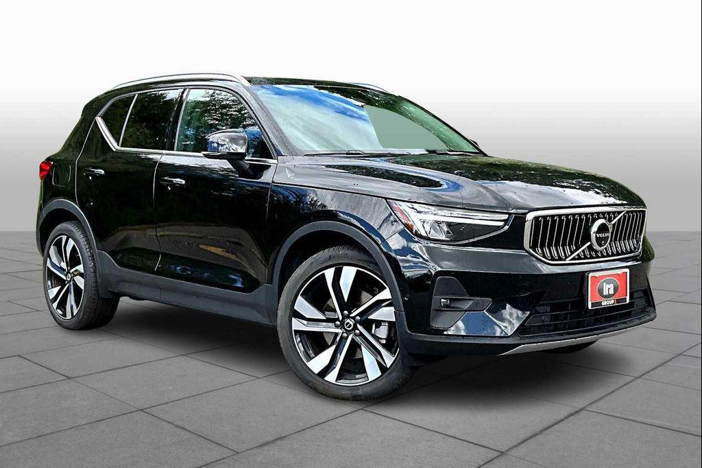 used 2025 Volvo XC40 car, priced at $35,552