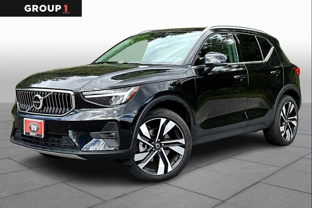 used 2025 Volvo XC40 car, priced at $35,621