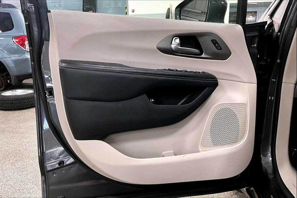 used 2021 Chrysler Pacifica Hybrid car, priced at $22,610