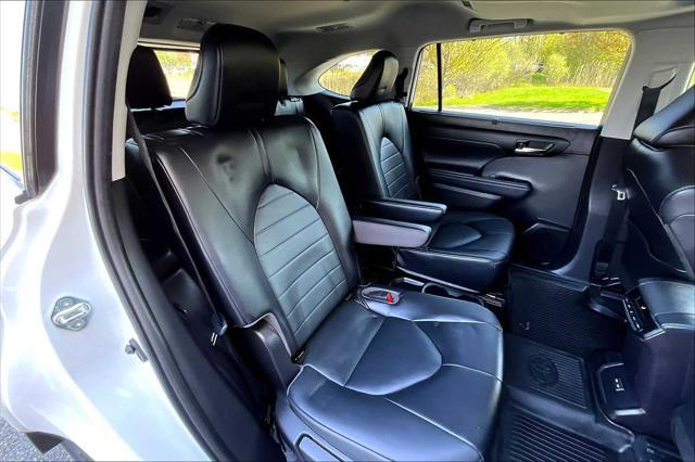 used 2022 Toyota Highlander car, priced at $40,990