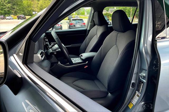 used 2022 Toyota Highlander car, priced at $33,500