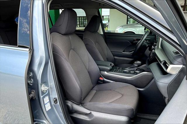 used 2022 Toyota Highlander car, priced at $33,500