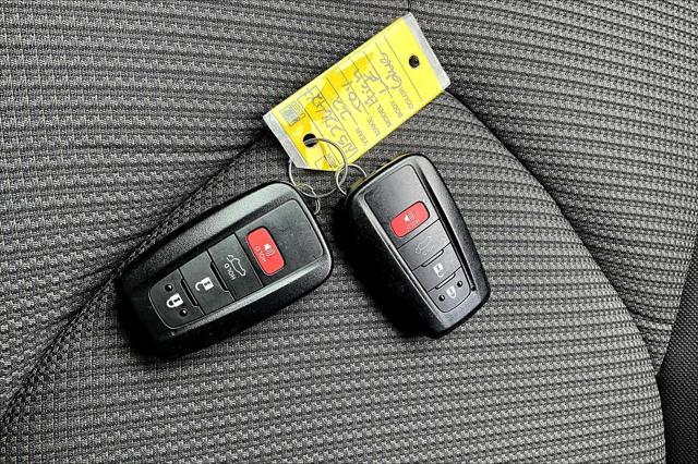 used 2022 Toyota Highlander car, priced at $33,500