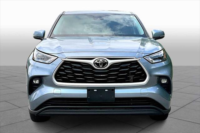 used 2022 Toyota Highlander car, priced at $33,500
