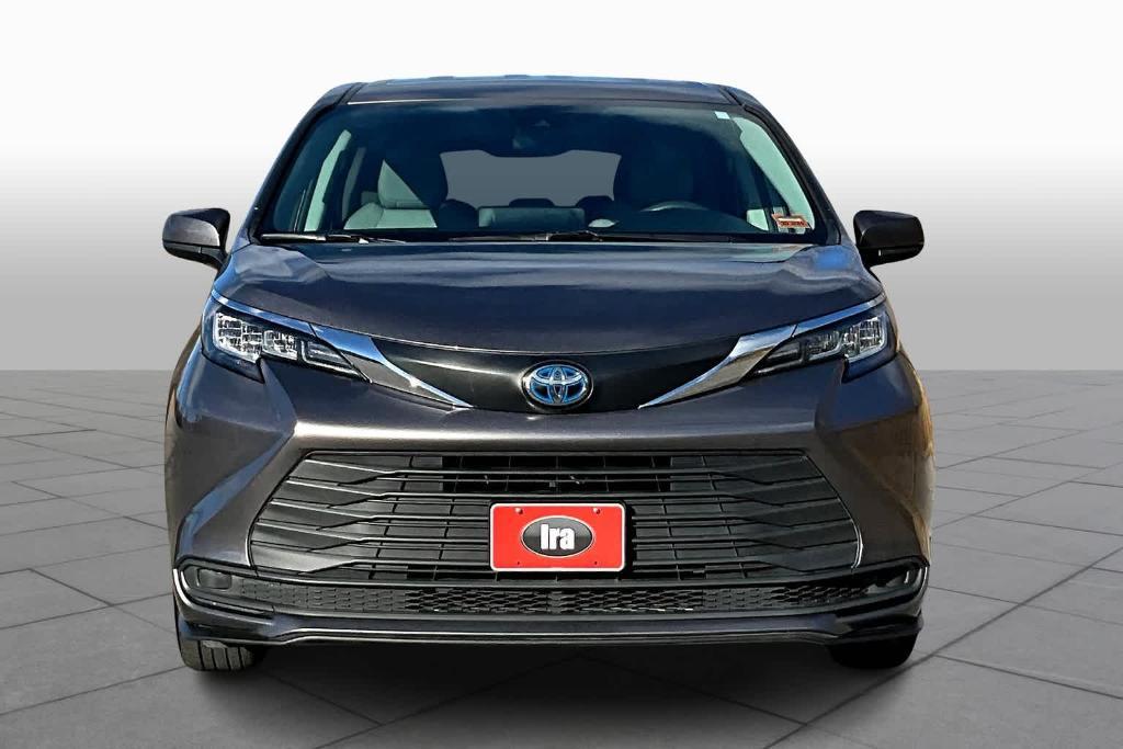 used 2022 Toyota Sienna car, priced at $33,500