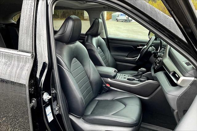 used 2022 Toyota Highlander car, priced at $41,900
