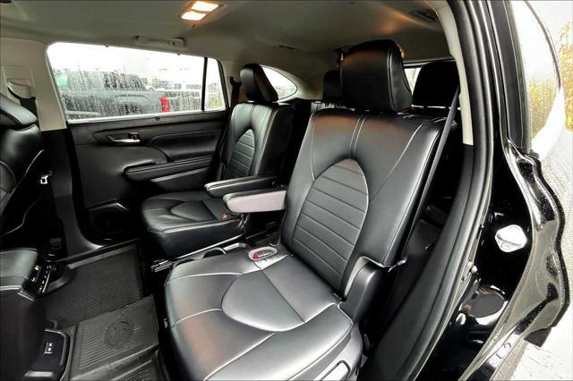 used 2022 Toyota Highlander car, priced at $41,900