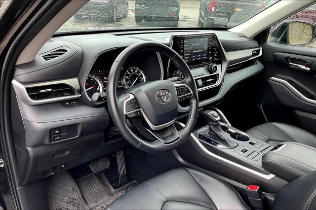 used 2022 Toyota Highlander car, priced at $41,900