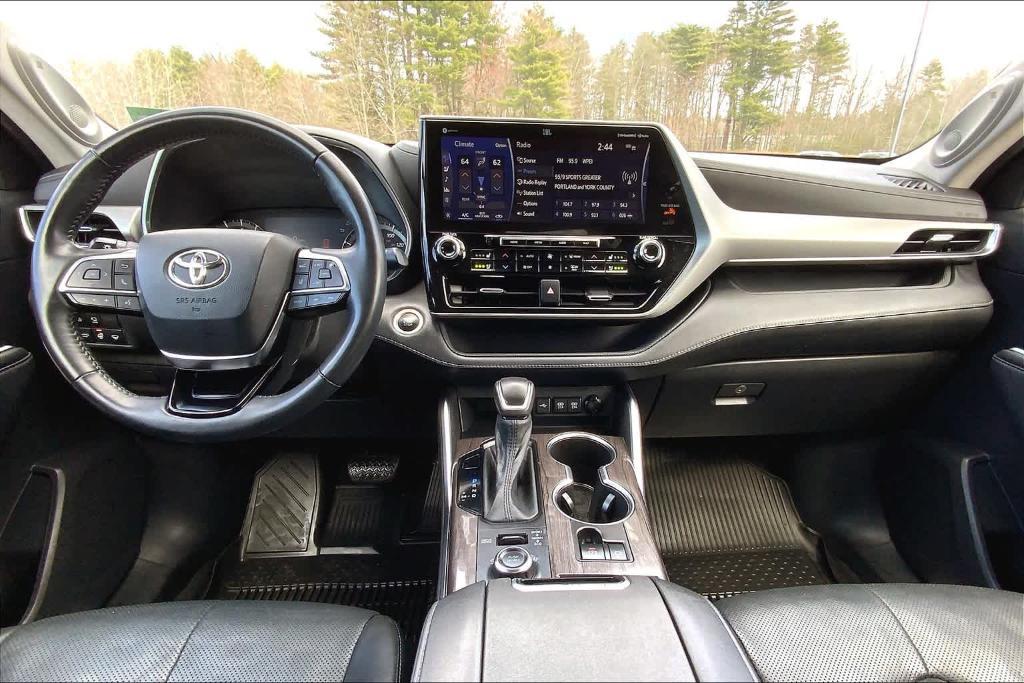 used 2021 Toyota Highlander car, priced at $35,500