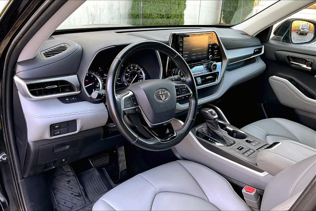 used 2021 Toyota Highlander car, priced at $34,557