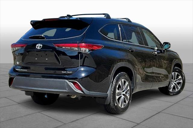used 2022 Toyota Highlander car, priced at $39,990