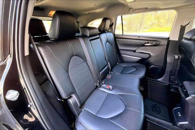 used 2022 Toyota Highlander car, priced at $39,990