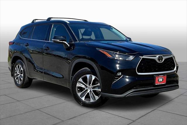 used 2022 Toyota Highlander car, priced at $39,990