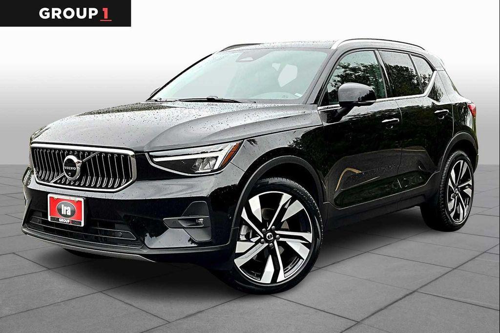 used 2025 Volvo XC40 car, priced at $34,900