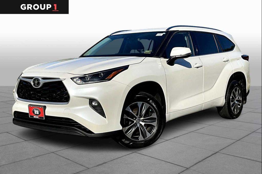 used 2021 Toyota Highlander car, priced at $30,074