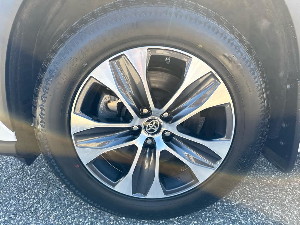used 2022 Toyota Highlander Hybrid car, priced at $43,500