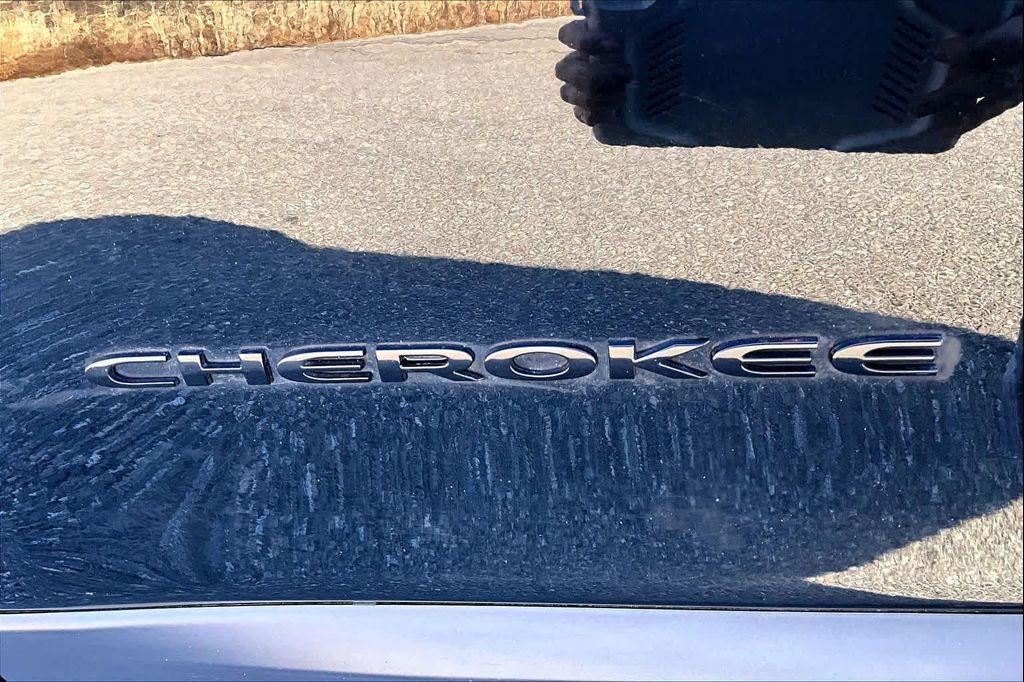 used 2018 Jeep Cherokee car, priced at $15,824