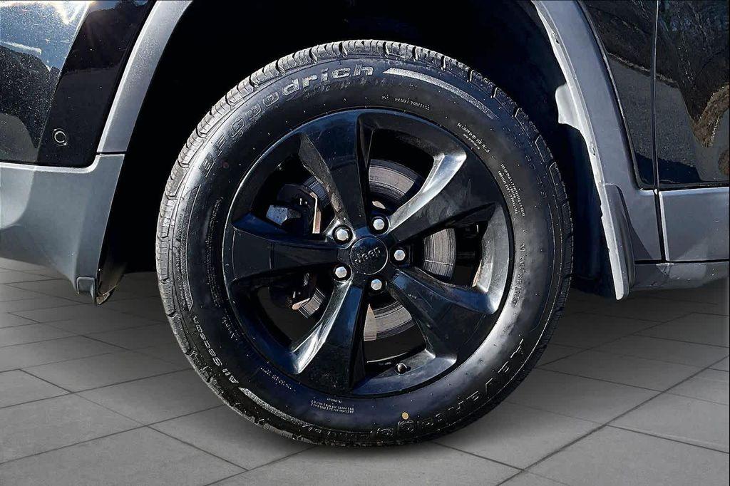 used 2018 Jeep Cherokee car, priced at $15,824