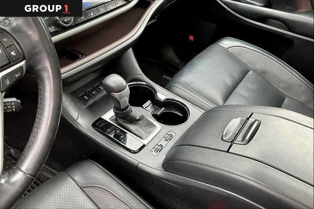 used 2019 Toyota Highlander car, priced at $32,992
