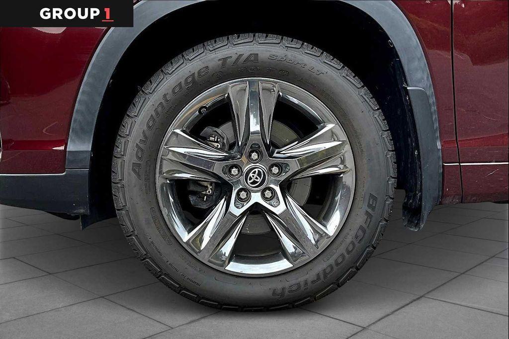 used 2019 Toyota Highlander car, priced at $32,992