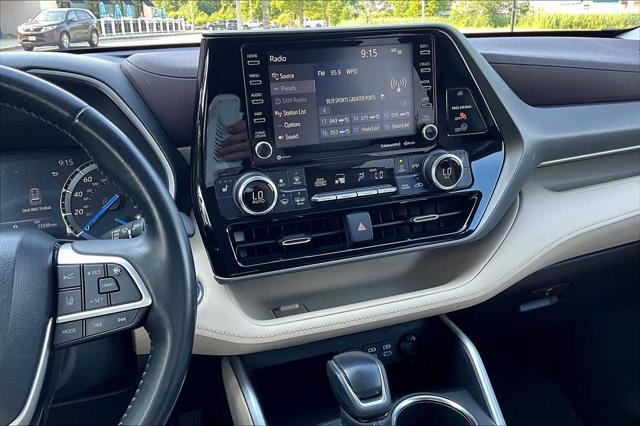 used 2022 Toyota Highlander Hybrid car, priced at $38,900
