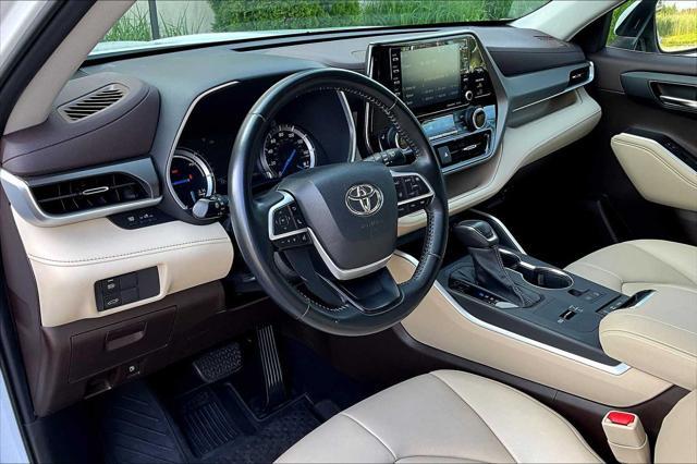 used 2022 Toyota Highlander Hybrid car, priced at $38,900