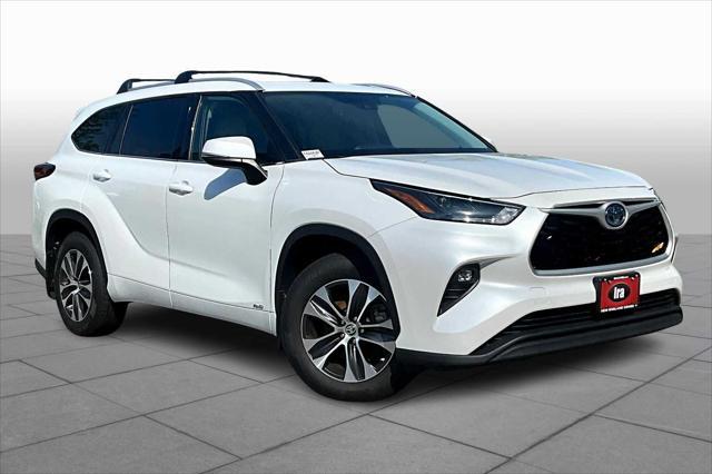 used 2022 Toyota Highlander Hybrid car, priced at $38,900