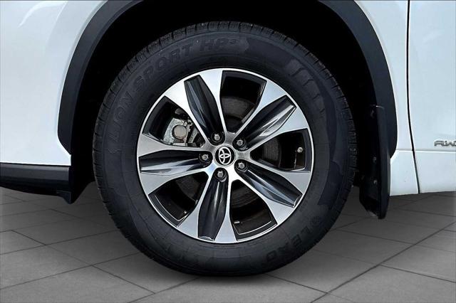 used 2022 Toyota Highlander Hybrid car, priced at $38,900
