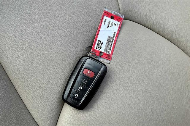 used 2022 Toyota Highlander Hybrid car, priced at $38,900