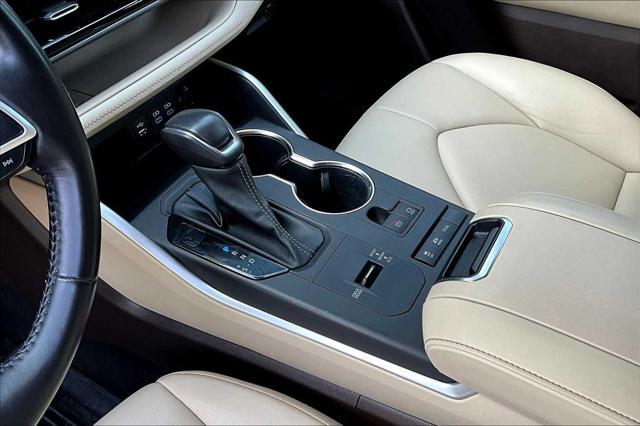 used 2022 Toyota Highlander Hybrid car, priced at $38,900