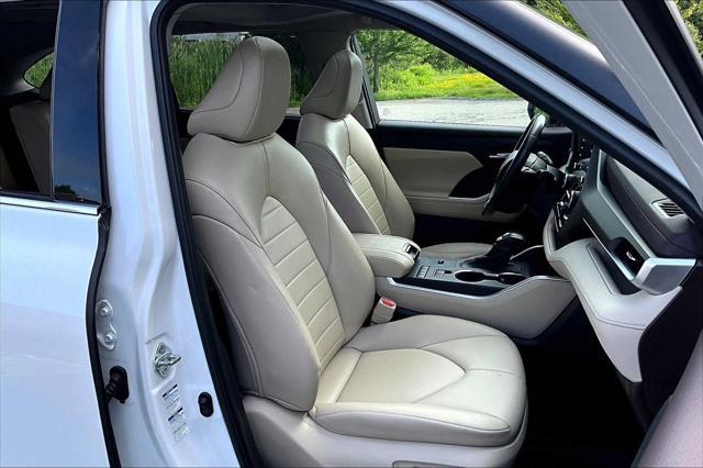 used 2022 Toyota Highlander Hybrid car, priced at $38,900