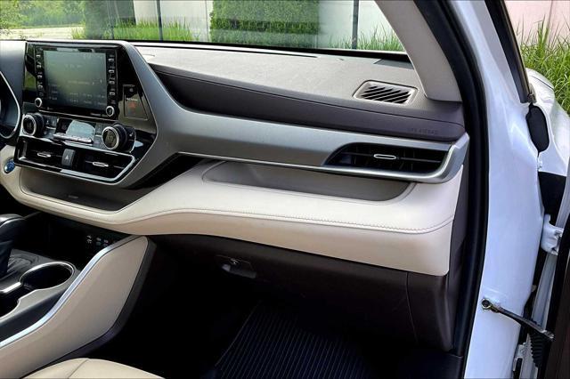 used 2022 Toyota Highlander Hybrid car, priced at $38,900