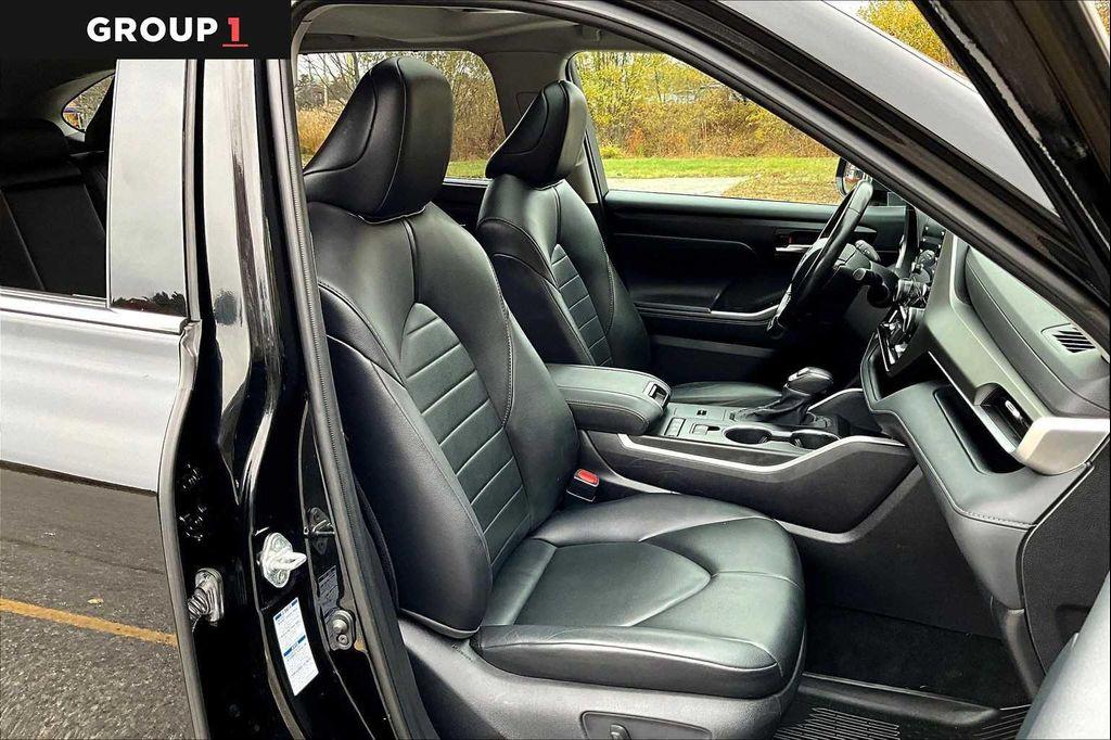 used 2021 Toyota Highlander Hybrid car, priced at $29,991