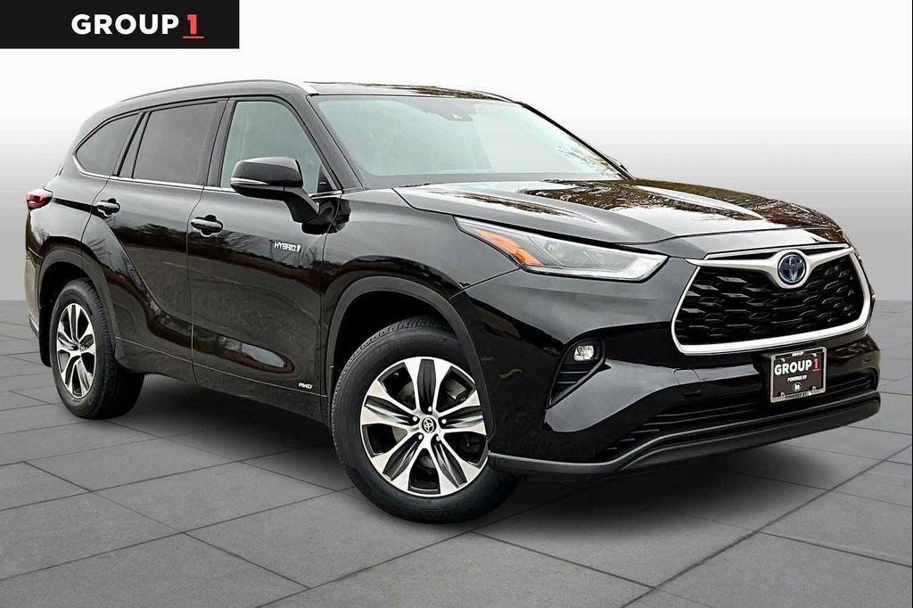 used 2021 Toyota Highlander Hybrid car, priced at $29,991