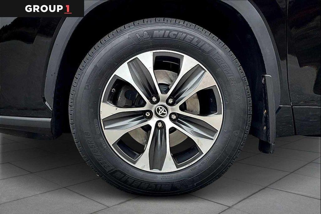 used 2021 Toyota Highlander Hybrid car, priced at $29,991