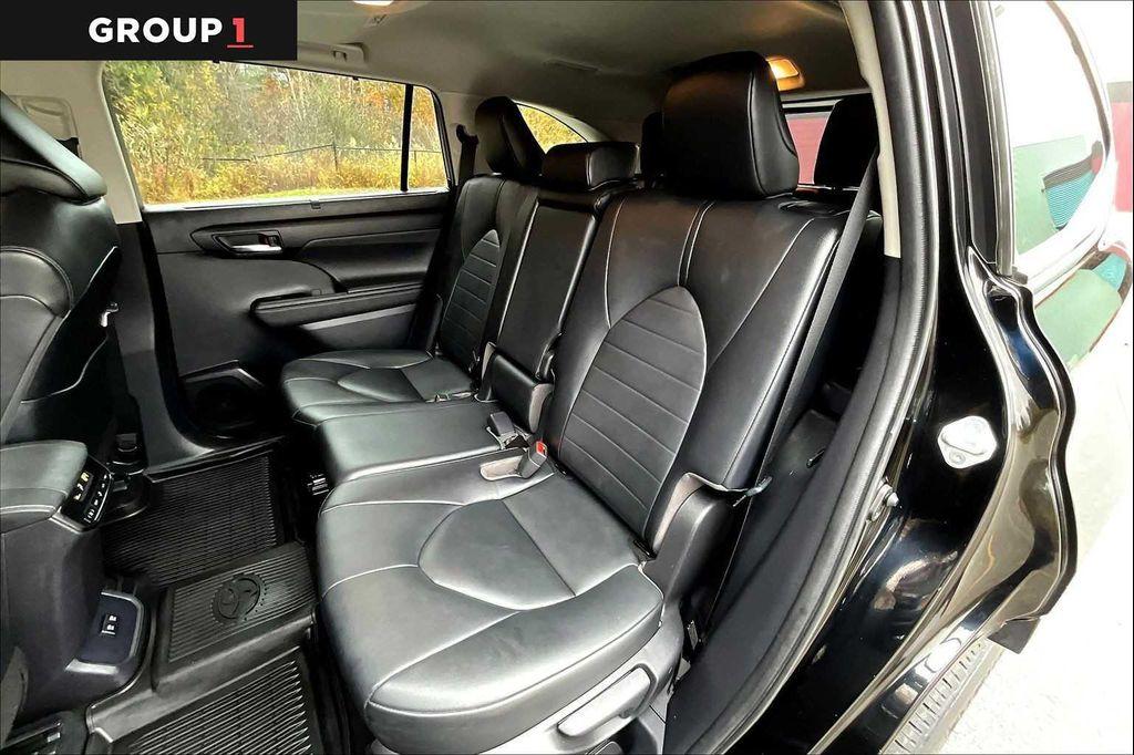 used 2021 Toyota Highlander Hybrid car, priced at $29,991