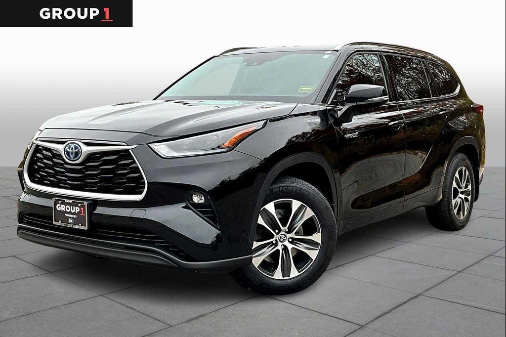 used 2021 Toyota Highlander Hybrid car, priced at $29,991