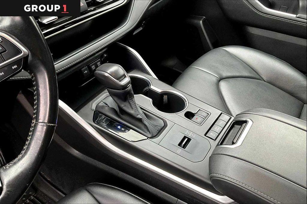 used 2021 Toyota Highlander Hybrid car, priced at $29,991