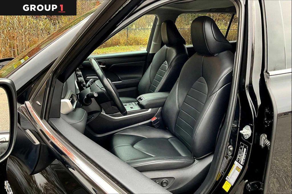 used 2021 Toyota Highlander Hybrid car, priced at $29,991