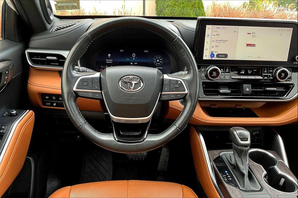 used 2023 Toyota Highlander Hybrid car, priced at $41,947