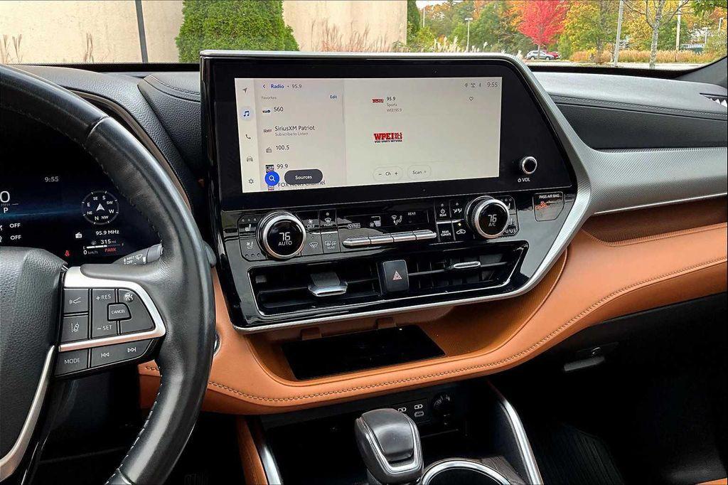 used 2023 Toyota Highlander Hybrid car, priced at $41,947