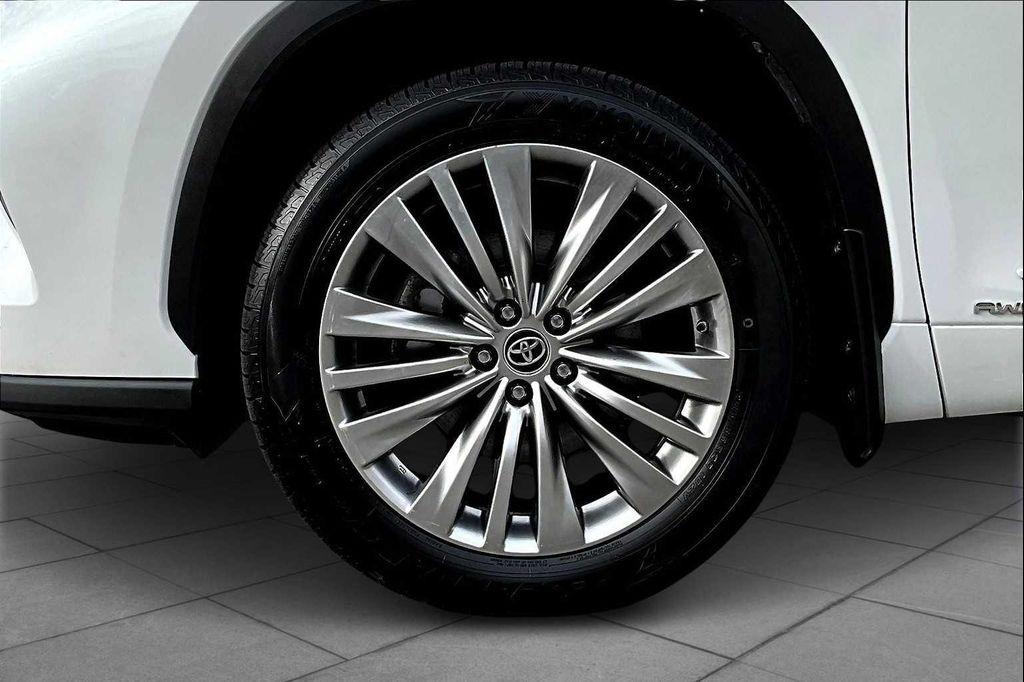 used 2023 Toyota Highlander Hybrid car, priced at $41,947