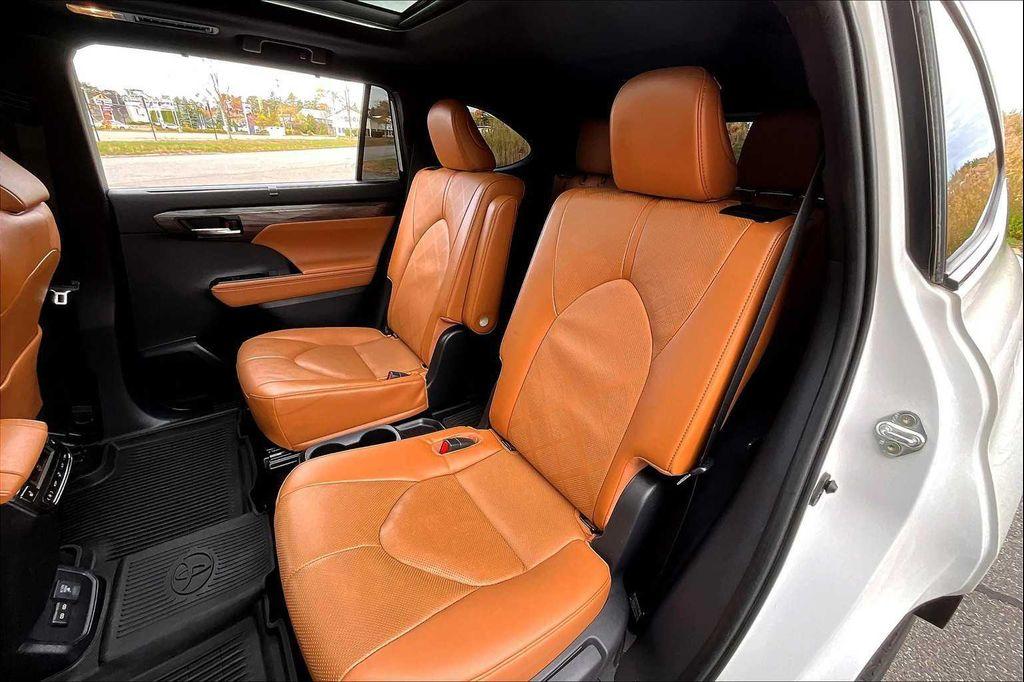 used 2023 Toyota Highlander Hybrid car, priced at $41,947