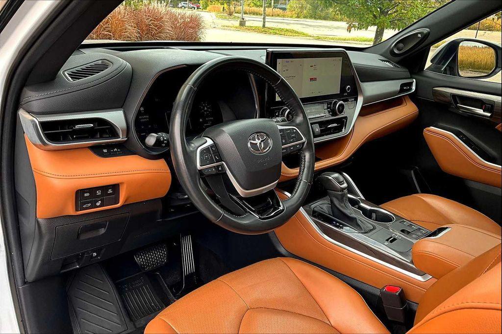 used 2023 Toyota Highlander Hybrid car, priced at $41,947