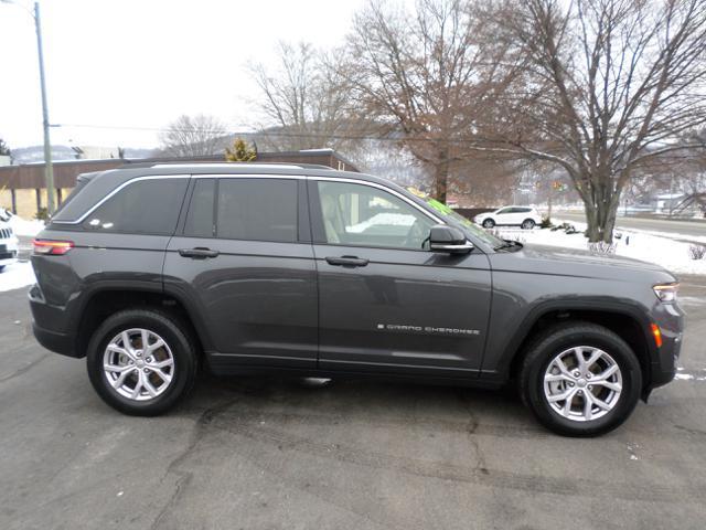 used 2022 Jeep Grand Cherokee car, priced at $34,995